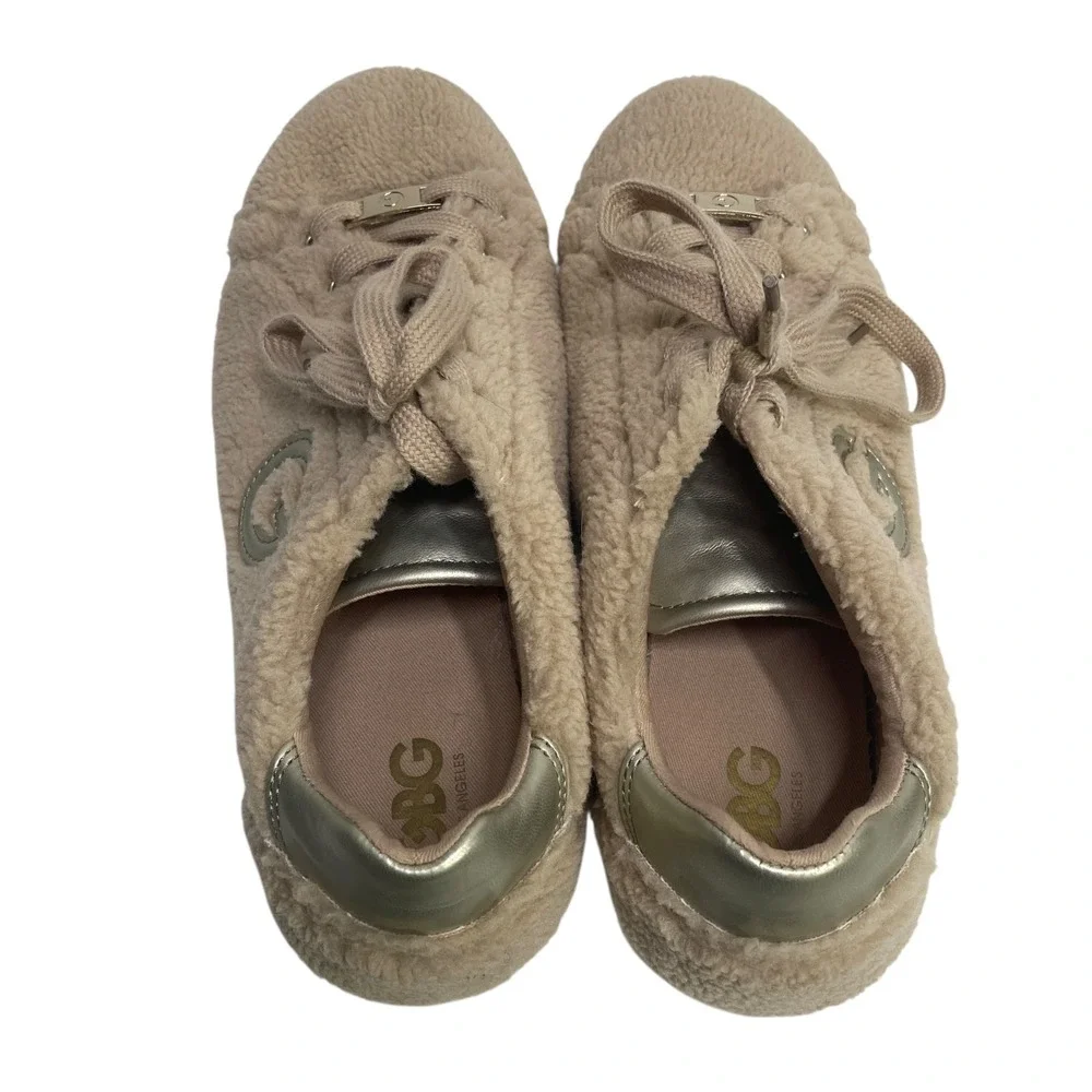 GBG Los Angeles‎ Meeko Women 11 Beige Faux Fur Lace-Up Sneaker Preppy Streetwear